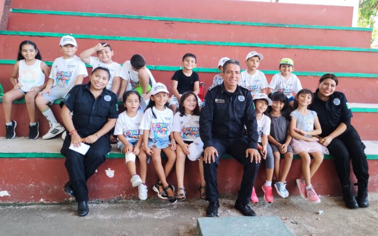 Fomenta Atenea Gómez proximidad social entre niñas, niños y Policía de Isla Mujeres
