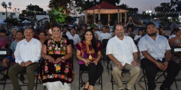 Cautiva tradicional Guelaguetza oaxaqueña a familias de Leona Vicario
