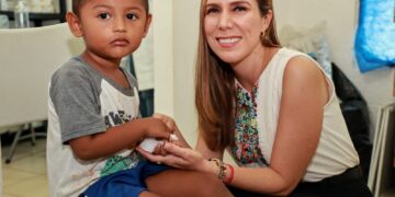 Brinda gobierno de Atenea Gómez consultas médicas gratuitas a familias isleñas