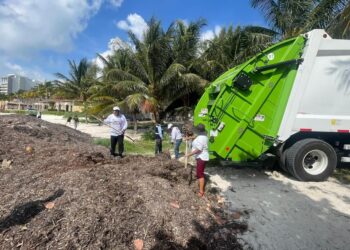Suman Atenea Gómez y Mara Lezama esfuerzos para sanear playa de Punta Sam