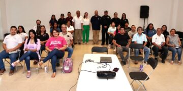 Capacitan a funcionarios de Puerto Morelos sobre consecuencias del “Sexting”