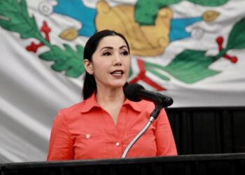 Llama Candy Ayuso a no usar los nuevos libros gratuitos de texto en Quintana Roo