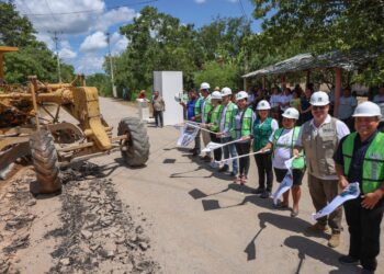 Continúa Blanca Merari con ampliación de obras de pavimentación en Leona Vicario