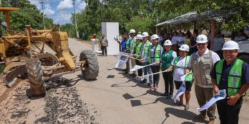Continúa Blanca Merari con ampliación de obras de pavimentación en Leona Vicario
