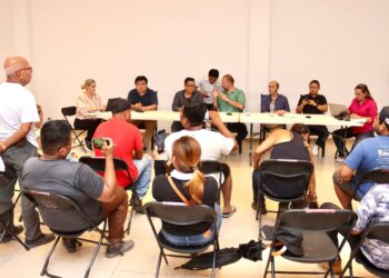 Gobierno de Puerto Morelos atiende a personas que exigen predios para vivienda