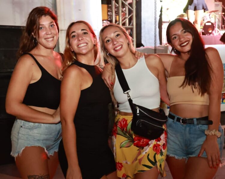 Se unen turistas para las fiestas del 173 Aniversario de Isla Mujeres