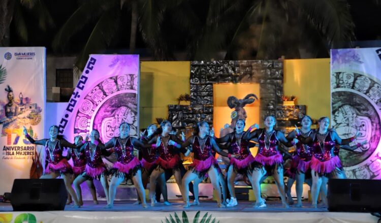 Llega algarabía con la gran Noche de Carnavales en Isla Mujeres