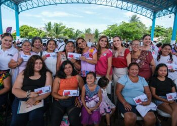 Impulsa Mara Lezama a ciudadanas de Isla Mujeres para ser fuertes y empoderadas