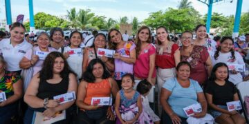 Impulsa Mara Lezama a ciudadanas de Isla Mujeres para ser fuertes y empoderadas