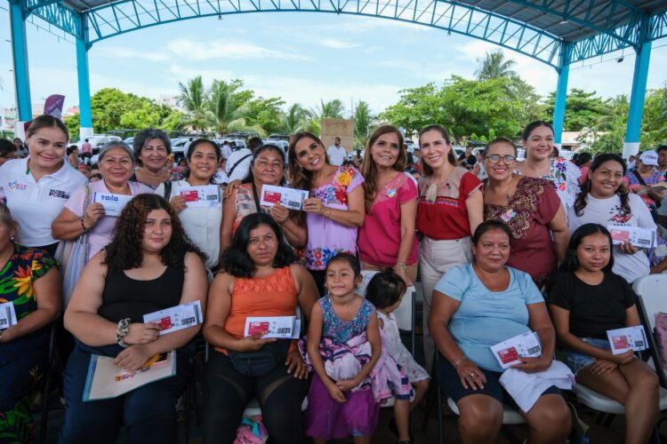 Impulsa Mara Lezama a ciudadanas de Isla Mujeres para ser fuertes y empoderadas