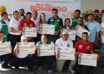 Reconoce Atenea Gómez trabajo y valentía de bomberos de Isla Mujeres