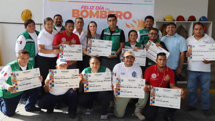 Reconoce Atenea Gómez trabajo y valentía de bomberos de Isla Mujeres