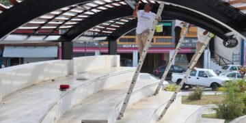 Realizan trabajos de mejoramiento de imagen de zona turística de Puerto Morelos