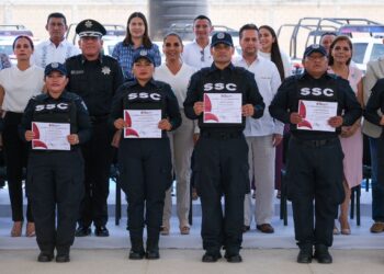 Entrega Mara Lezama vehículos y equipamiento a Benito Juárez