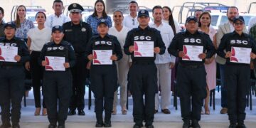 Entrega Mara Lezama vehículos y equipamiento a Benito Juárez