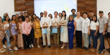 Motivan a juventud en Playa del Carmen a ampliar sus horizontes con taller internacional