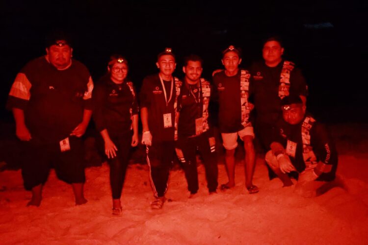 Se unen familias de Isla Mujeres para apoyar al Campamento Tortuguero