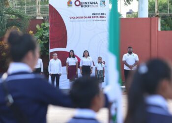 Blanca Merari inaugura ciclo escolar 2023-2024 en Puerto Morelos