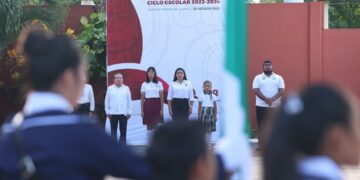 Blanca Merari inaugura ciclo escolar 2023-2024 en Puerto Morelos