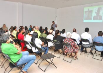 Capacitan a funcionarios de Puerto Morelos con protocolos en caso de huracán