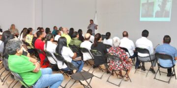 Capacitan a funcionarios de Puerto Morelos con protocolos en caso de huracán