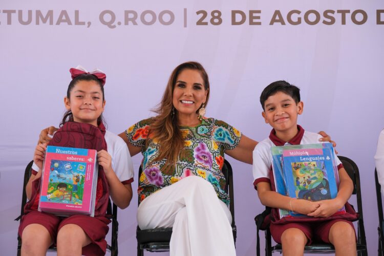 Mara Lezama inaugura ciclo escolar 2023-2024 con entrega de útiles y uniformes