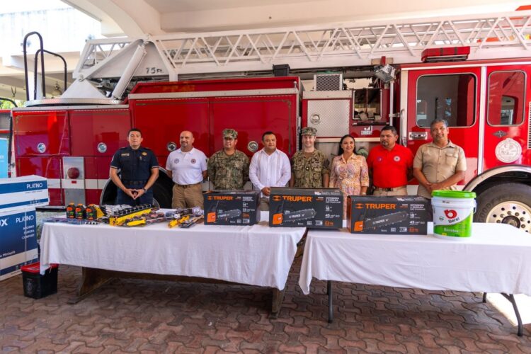 Solidaridad recibe equipo de donación de la Marina de los EE.UU.