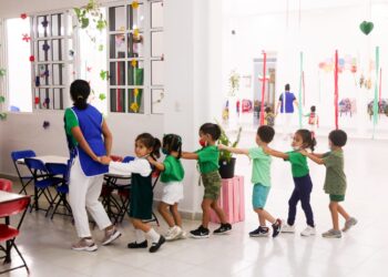 Implementan clases de artes e inglés en los CADI de Playa del Carmen