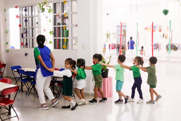 Implementan clases de artes e inglés en los CADI de Playa del Carmen