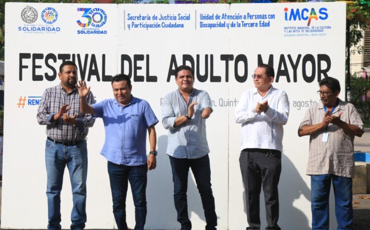 Adultos mayores fueron festejados por su día en Playa del Carmen