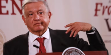 Expone AMLO a juez que lo silenció por hablar de Xóchitl Gálvez