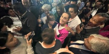 Claudia Sheinbaum se reúne con académicos de educación
