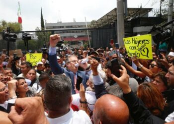 Agradece equipo de Marcelo Ebrard a Ricardo Monreal cesión de lugar para encuestadora