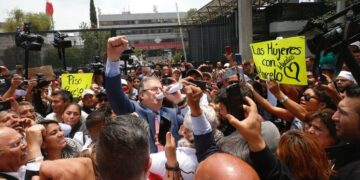 Agradece equipo de Marcelo Ebrard a Ricardo Monreal cesión de lugar para encuestadora