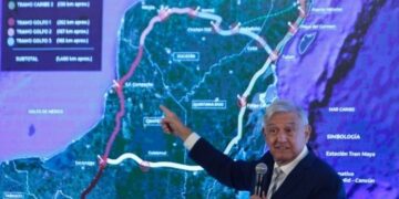 AMLO supervisa avances de obras del Tren Maya en Quintana Roo