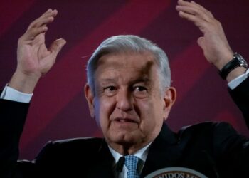 Medios de comunicación detrás de campaña, en mi contra: AMLO