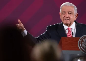 Llama AMLO “ridículos” a congresistas de EE.UU. por querer recortar ayuda a México