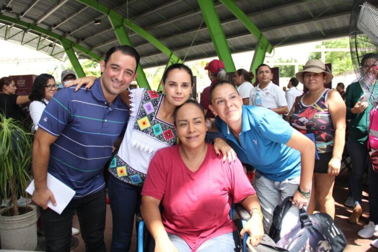 Atiende y responde Ana Paty Peralta a cancunenses en jornadas de atención ciudadana