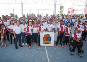 Ana Paty Peralta atestigua inauguración de juegos Paraestatales 2023