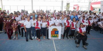 Ana Paty Peralta atestigua inauguración de juegos Paraestatales 2023