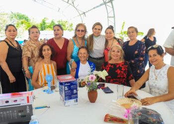 Lili Campos festeja a las y los adultos mayores de Solidaridad