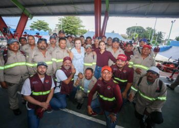 Ana Paty Peralta abre Primer Punto de “Reciclatón” y entrega maquinaria a Servicios Públicos