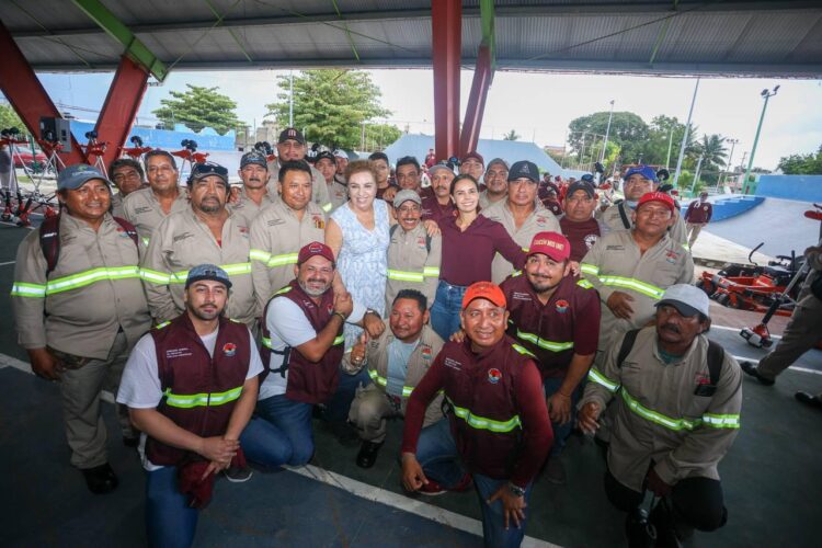 Ana Paty Peralta abre Primer Punto de “Reciclatón” y entrega maquinaria a Servicios Públicos