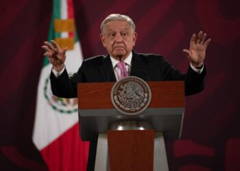 Rechaza AMLO iniciativa de Morena para ser senador: "Zafo"