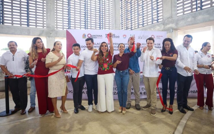 Ana Paty Peralta y Mara Lezama dan certeza jurídica a patrimonio de cancunenses