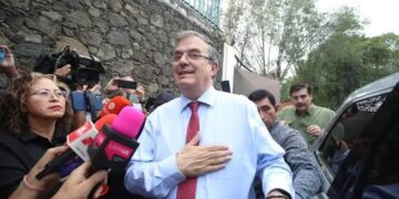 Marcelo Ebrard crea asociación civil para unir a sus simpatizantes