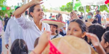 Ana Paty Peralta respalda participación para mejorar infraestructura educativa
