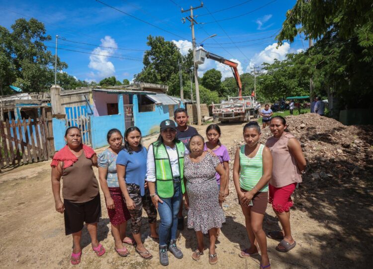 Blanca Merari pone en marcha programa para renovar luminarias en Puerto Morelos
