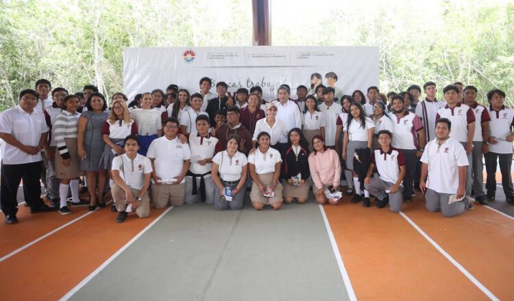 Transformamos Cancún con igualdad de oportunidades: Ana Paty Peralta