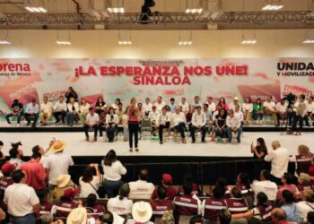 Suma Claudia Sheinbaum a expriistas y pide unidad